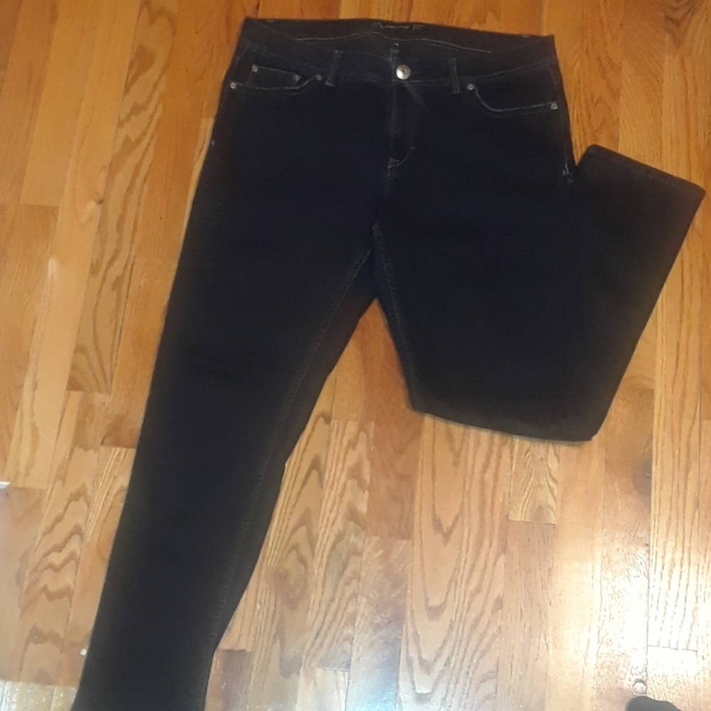NWOT black skinny jeans
